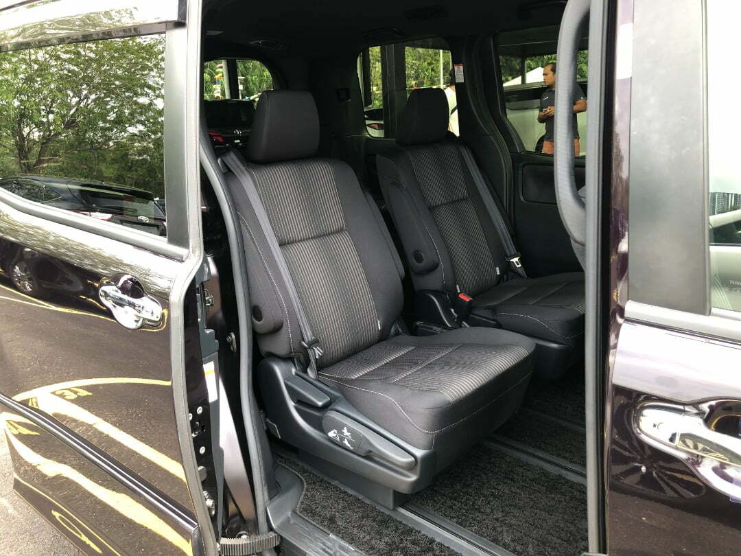 TOYOTA VOXY KIRAMEKI 2