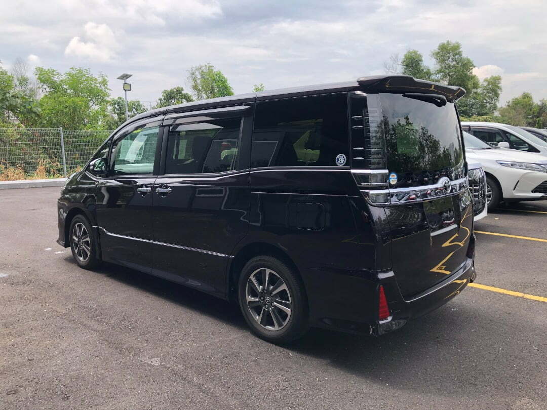 TOYOTA VOXY KIRAMEKI 2