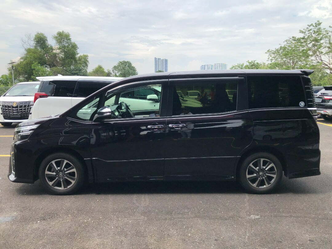 TOYOTA VOXY KIRAMEKI 2